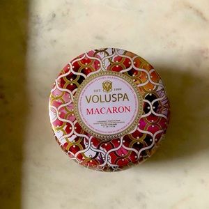 NEW IN BOX 2 wick Voluspa Macaroons de Paris